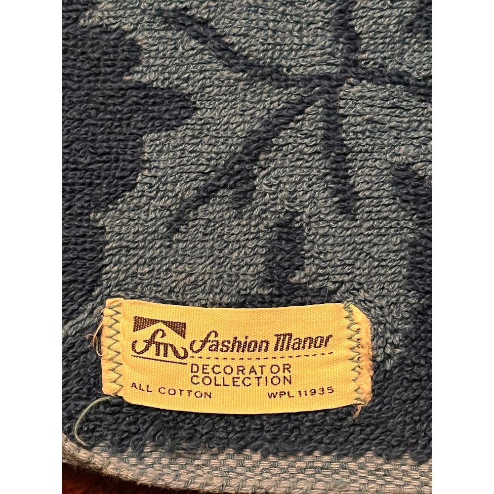 Groovy Vintage Blue Snowflake Bath Towel | Fashion Manor - Picture 11 of 11